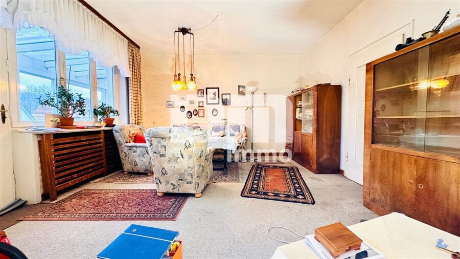 Villenartiges 1-3 Familienhaus mit viel Platz für die große Familie und viele weitere Möglichkeiten - OG 1 Esszimmer / Wohnzimmer offen / Zugang Balkon